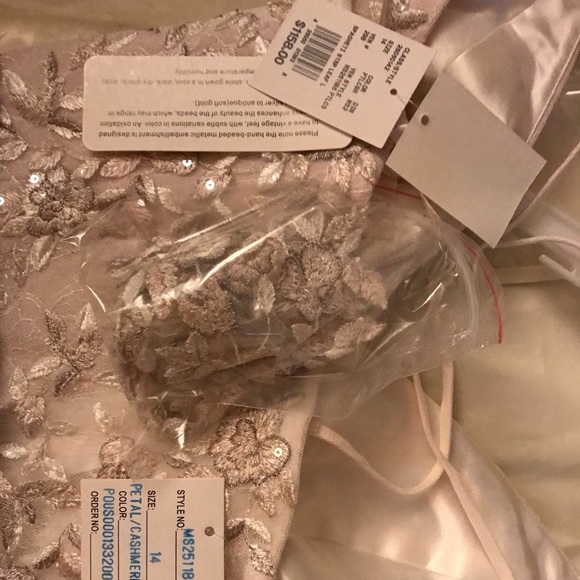 Elaborate Evening/Wedding Gown - Picture 7 of 8